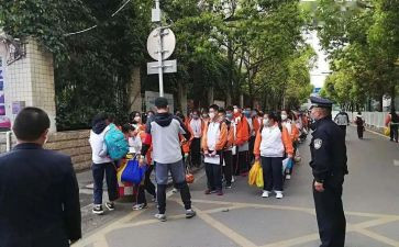 爱护校园环境的倡议书参考6篇